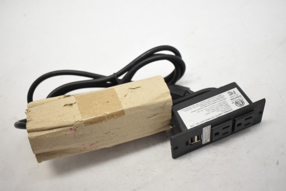 Datang Lights Technology 2 Outlets 2 USB & 1 USB-C DT-012 Power Distribution