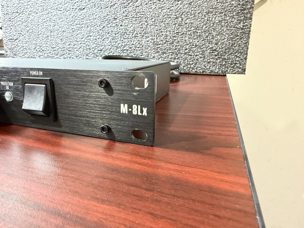 Furman M-8LX Power Conditioner Rack Mount 15A with Pull-Out Lights