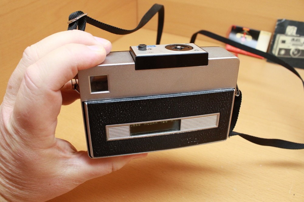 Vintage Kodak Instamatic 804 Camera, Original Hard Shell Case/Strap BOX UNTESTED