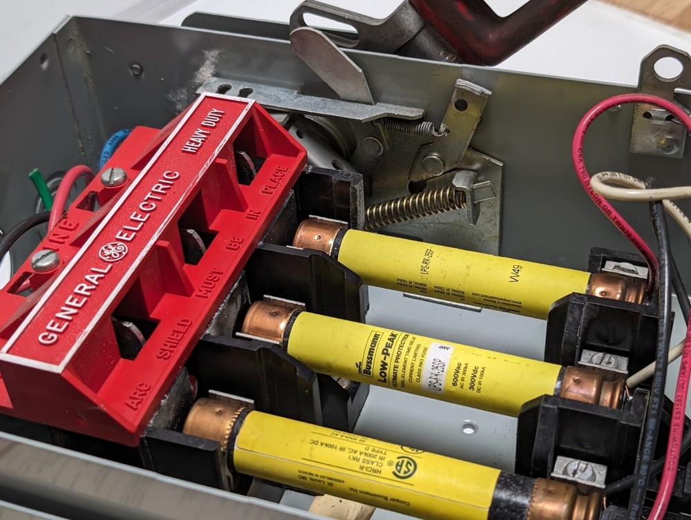 GENERAL ELECTRIC TH3361 Model 10 Safety Switch (USED).