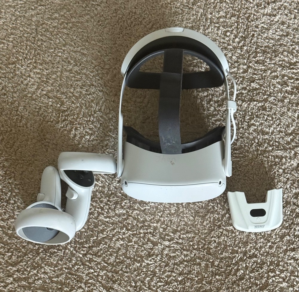 Meta Quest 2 256GB Includes headset, controllers and fan