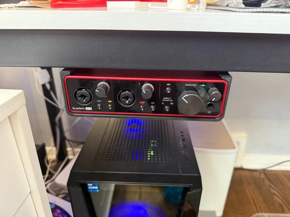 Focusrite Scarlett 2i2 3rd Generation Under-Desk Mount