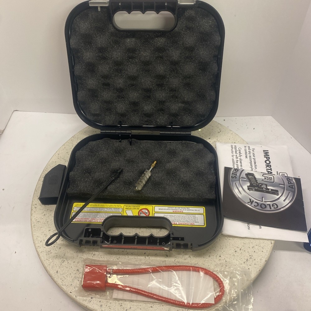 Glock 17 Original Plastic Case W/extras