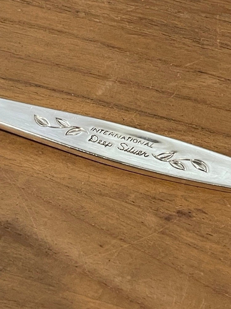 International Deep Silver LAUREL MIST pie server