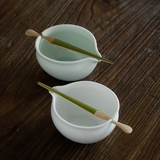Ceramic Tea Pitchers with Bamboo Spoon 330ml