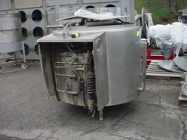 200 gallon MUELLER TANK with INTERNAL COOLING PLATE COIL