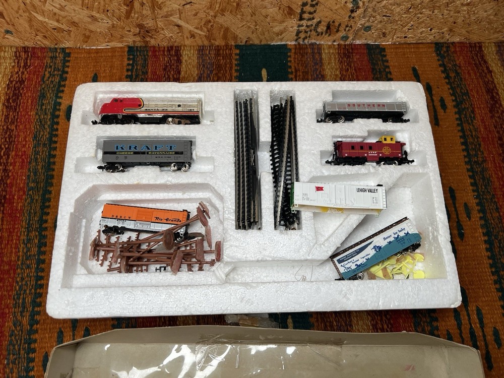 Bachmann Silver Chief N Scale Electric Train Set UNTESTED