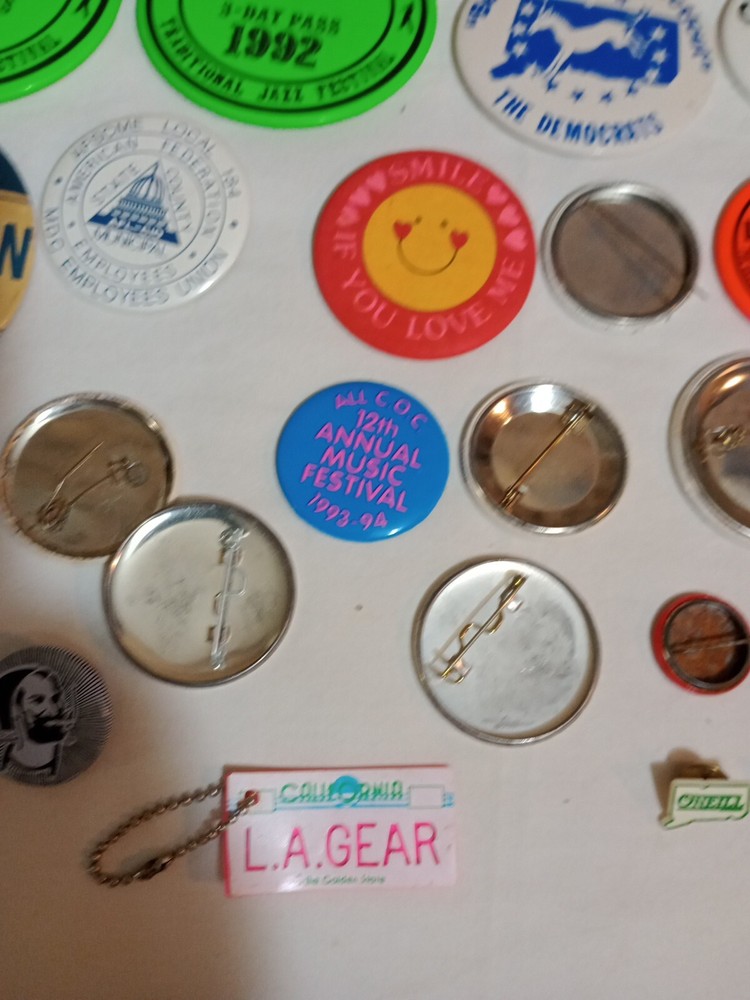 Vintage Various Pins Buttons SEE PICS. 35 Items.