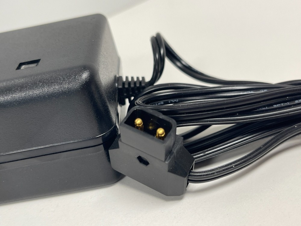 Watson Pro Single-Position Battery Charger C-SPT with P Tap / D Tap Output