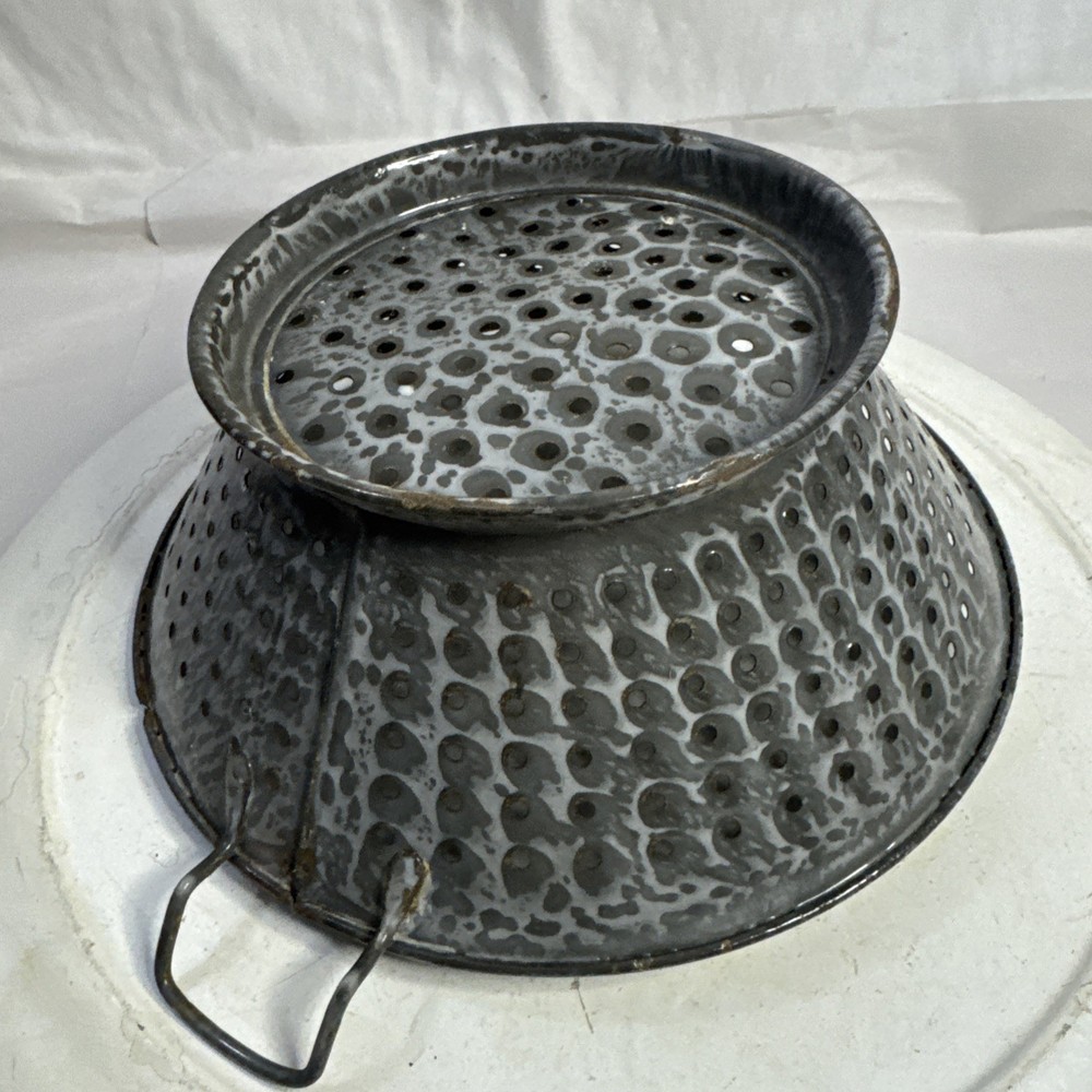 Rustic Enamelware Graniteware Gray Mottled Colander Strainer Footed Base T74