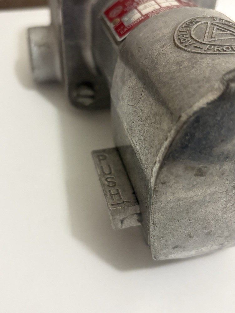 Appleton CES-3034 Delayed Action Receptacle