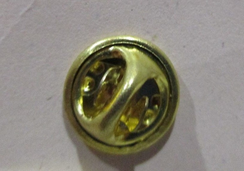 Minnesota Souvenir Hat or Lapel Pin Midwest Reflections Wolf