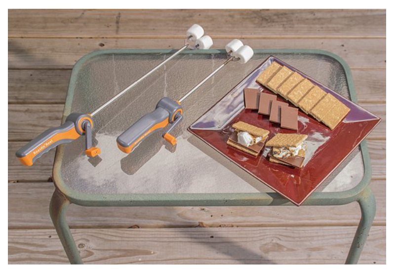 S'MORE Roastin' Reel Fork Extends From 8" To 20" Rotating Roasting Fork