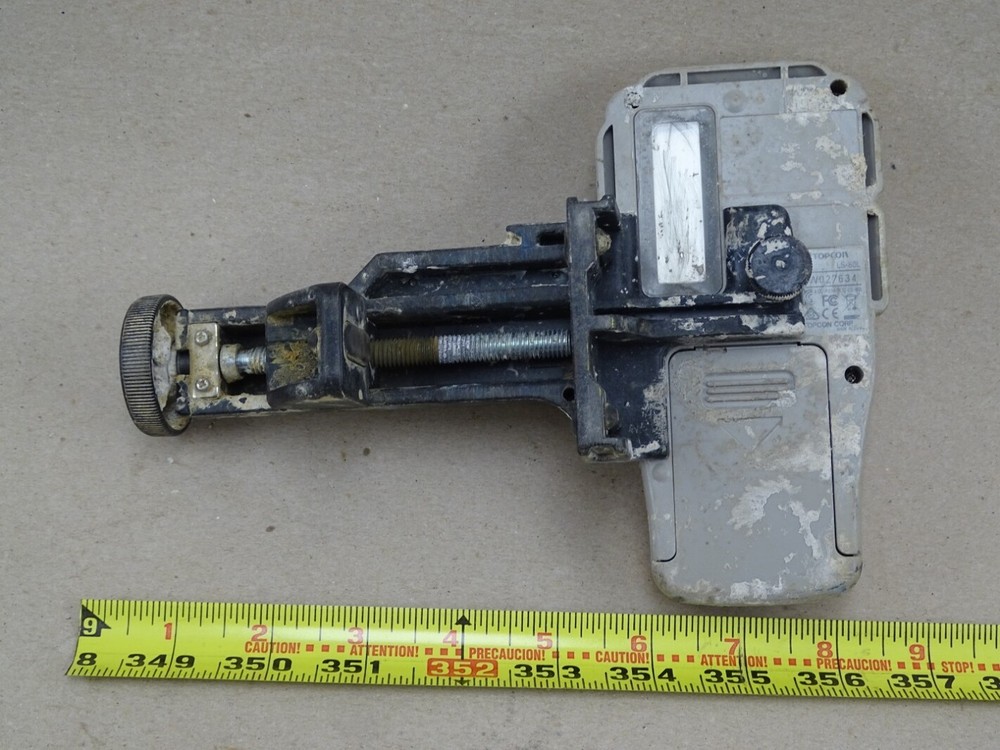 TopCon Long Range Laser Receiver Sensor w/ Clamp , LS-80L