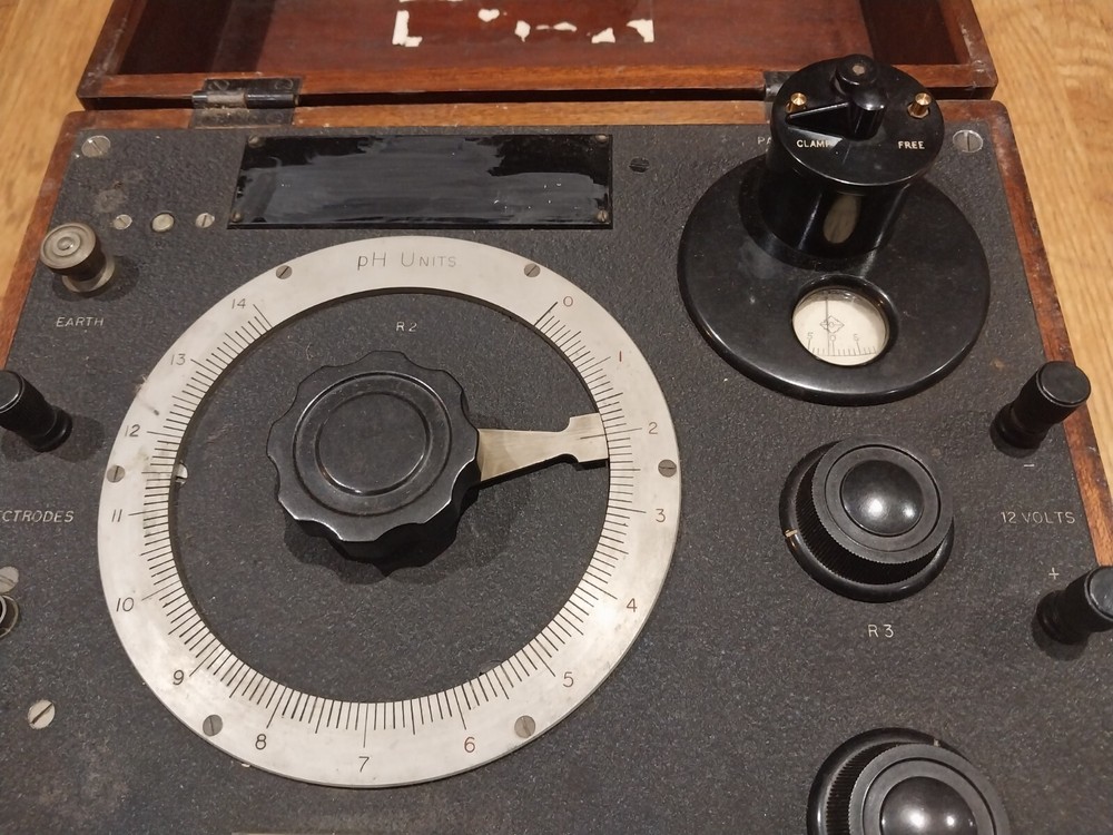 Vintage 1950s pH Meter w/ Galvanometer