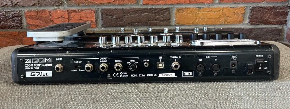 Zoom G7.1ut Digital Guitar Multi-Effects Processor Pedal