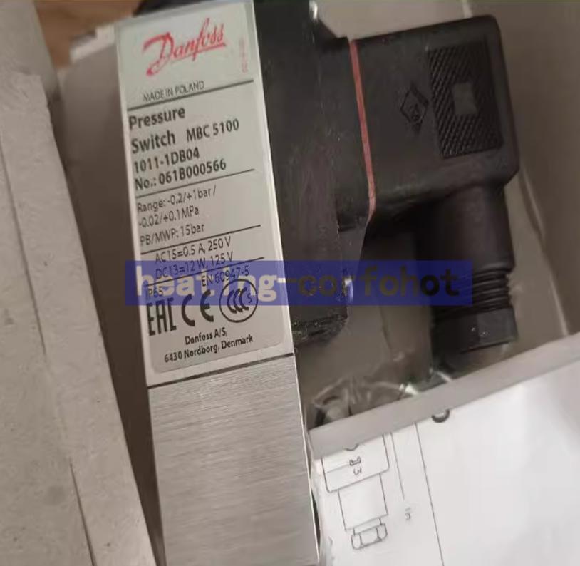 One New Danfoss 061B000566 pressure switch