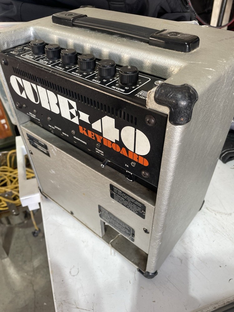 ROLAND CUBE-40 KEYBOARD AMPLIFIER AMP CK-40 SILVER