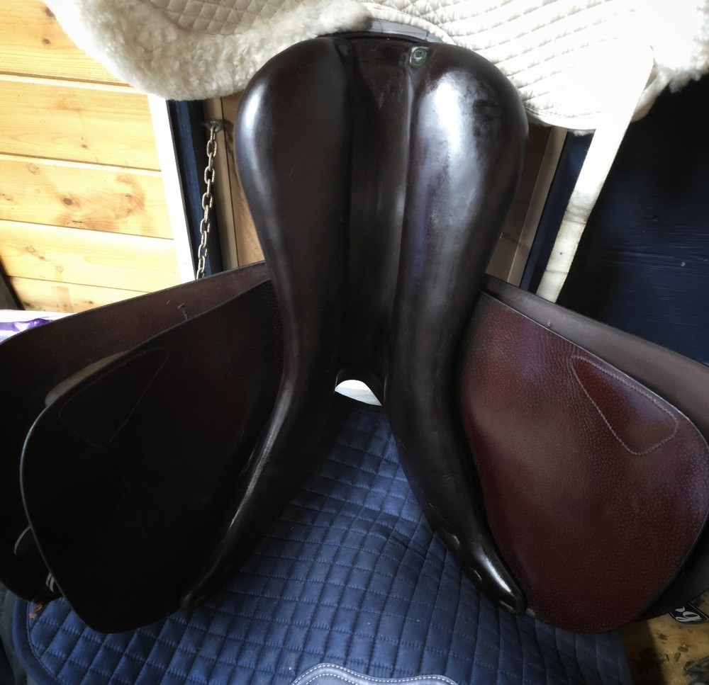 Amerigo Vega Jump Saddle 18"