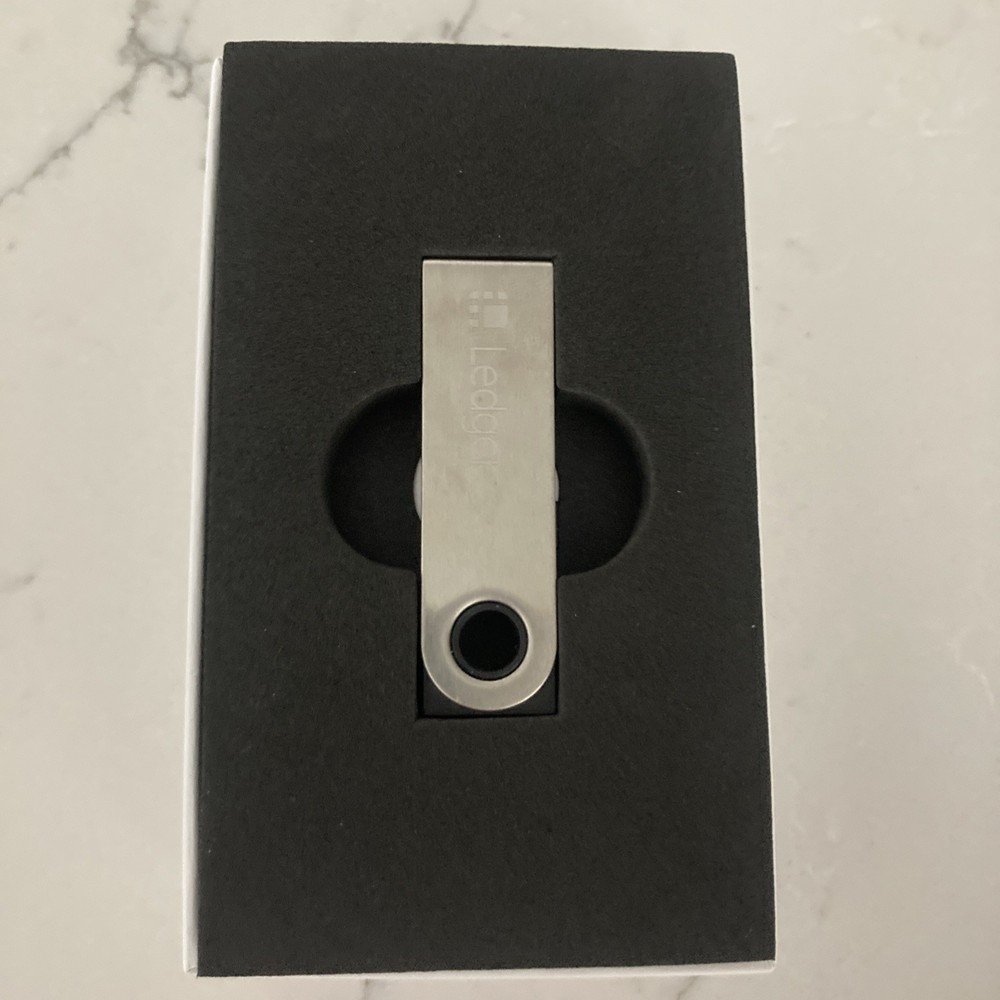 Ledger Nano S Cryptocurrency Hardware Wallet