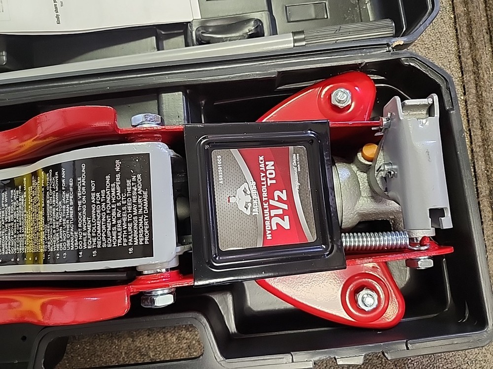 Jackboss 2.5 Ton Hydraulic Low Profile Floor Service Jack