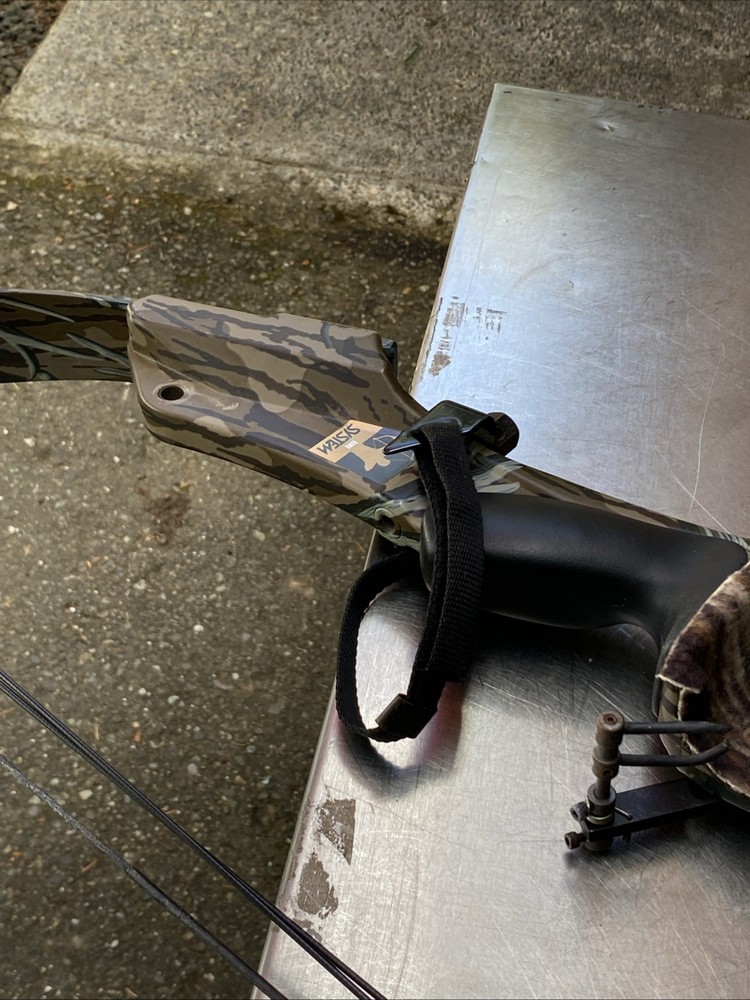 Golden Eagle Carbon Hawk System Compound Bow 38” RH