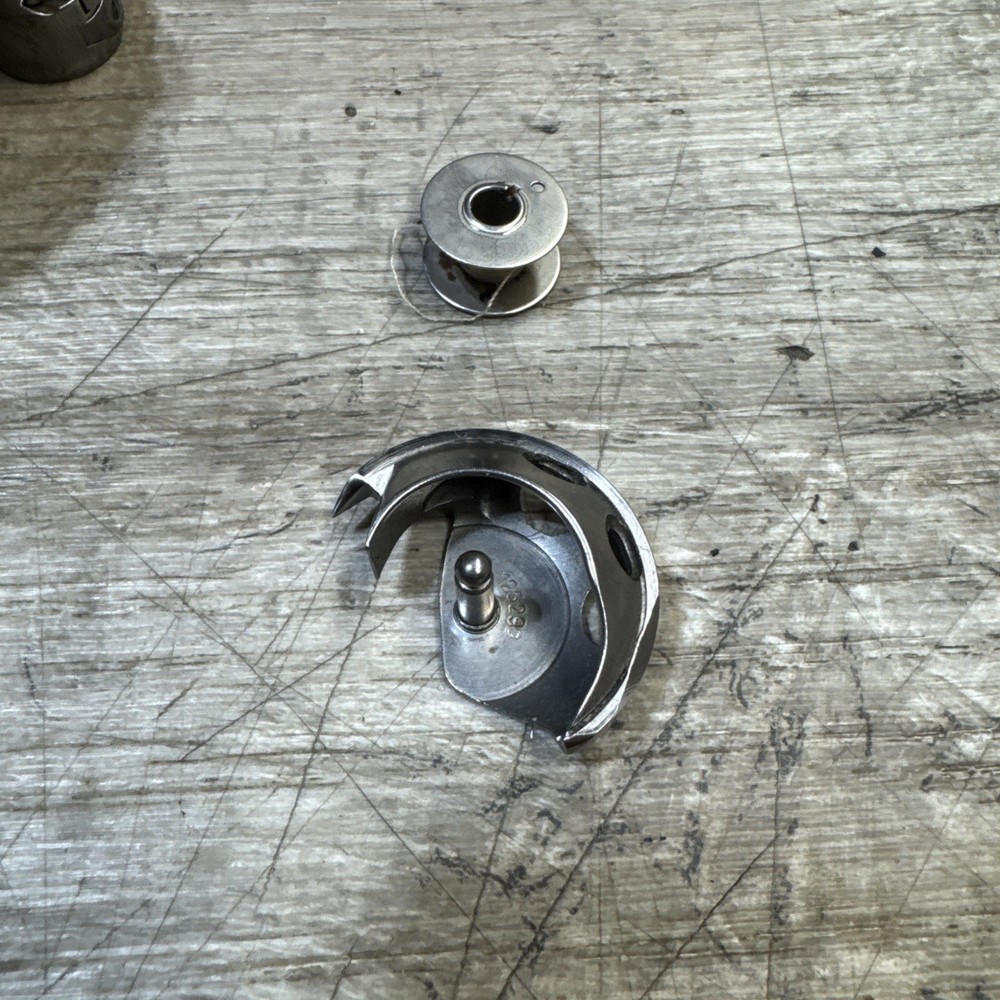 SINGER 293 B Sewing Machine BOBBIN CASE HOOK