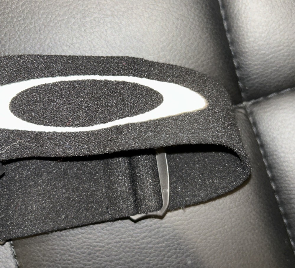 OAKLEY SKI/SNOWBOARD GOGGLES…PreOwned