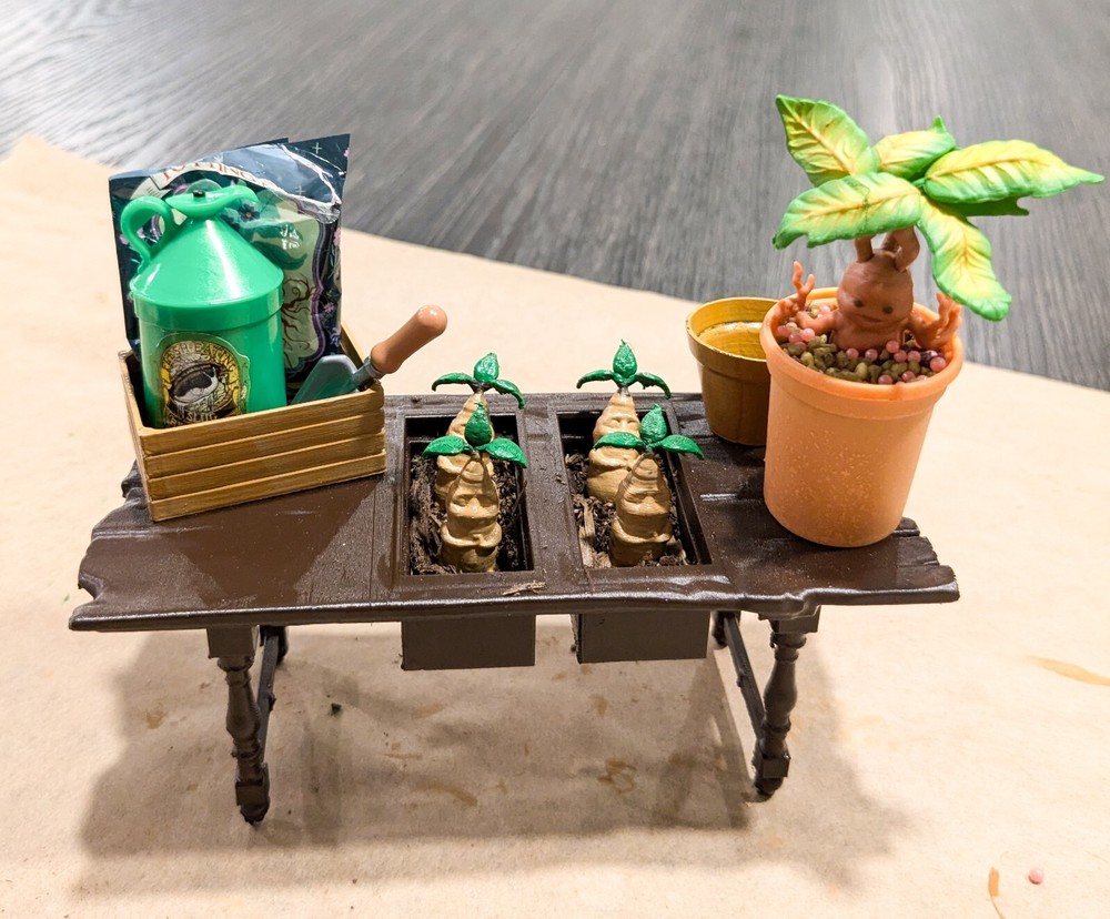 Harry Potter Mandrake Potting Table miniverse accessory