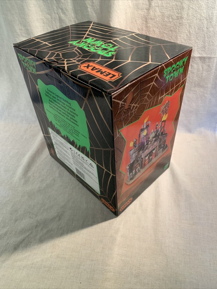 Lemax Spooky Town 25842 Last Ditch Gas & Salvage Includes Adaptor