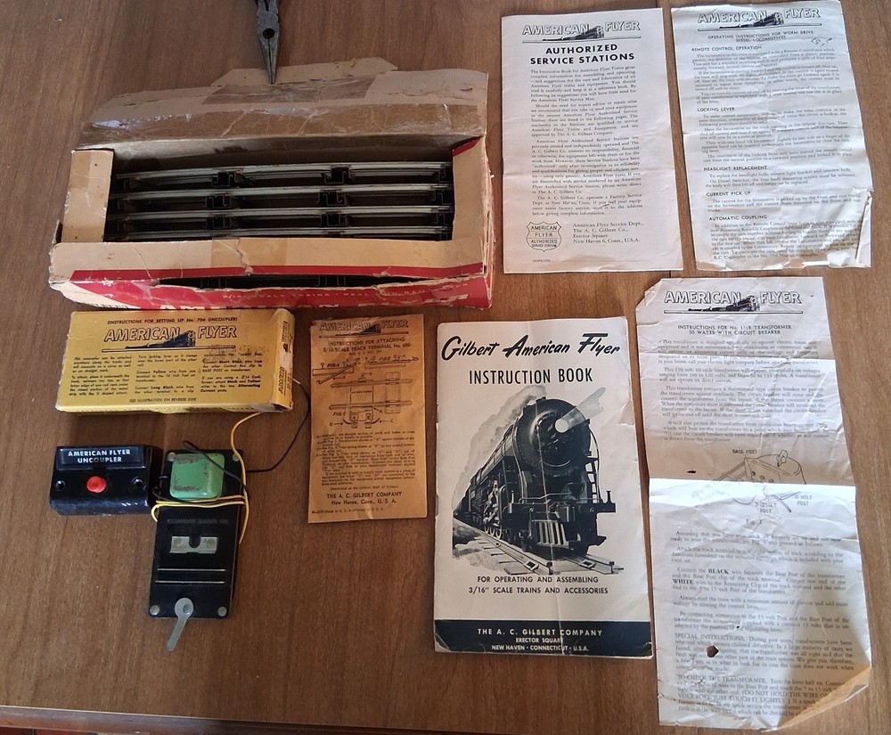Boxed Am. Flyer Set 20325 with 372 UP