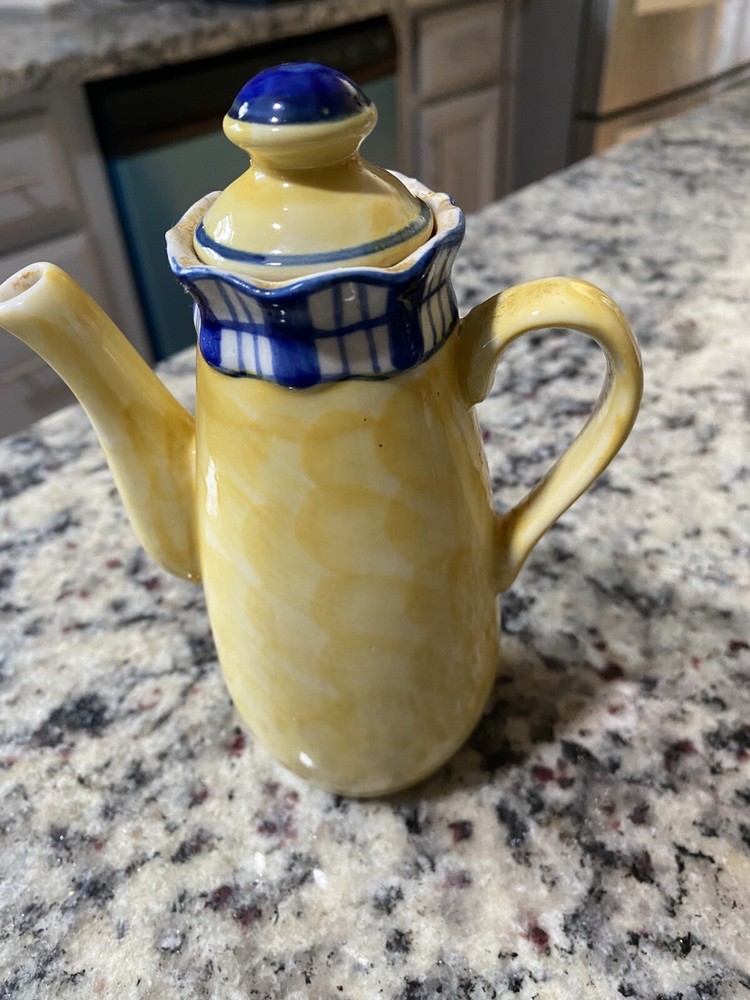 Small Sunflower Pitcher - Olive Oil Option