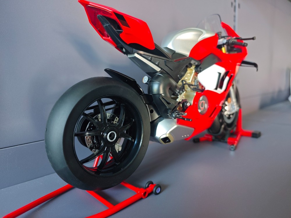 Ducati 1:6 Die-Cast Motorcycle Model, Multi-Function, Premium Gift for Him