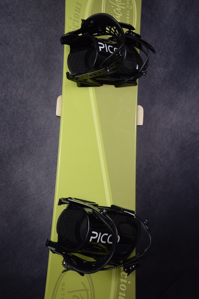 NEW PACIFIC SNOWBOARD SIZE 154 CM WITH PICCO LARGE BINDINGS