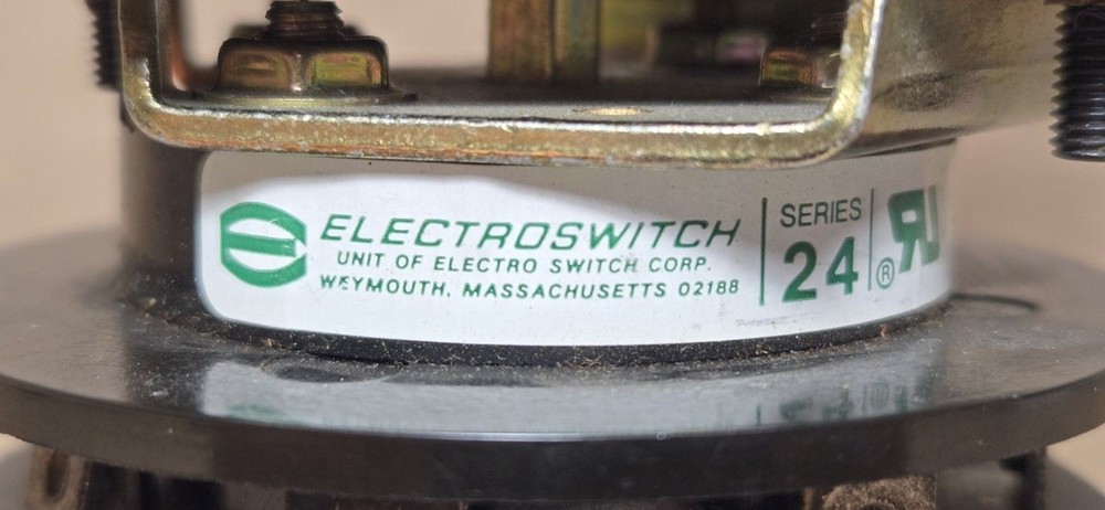 Electroswitch Series 24 Breaker Control Rotary Switch 24304D Used
