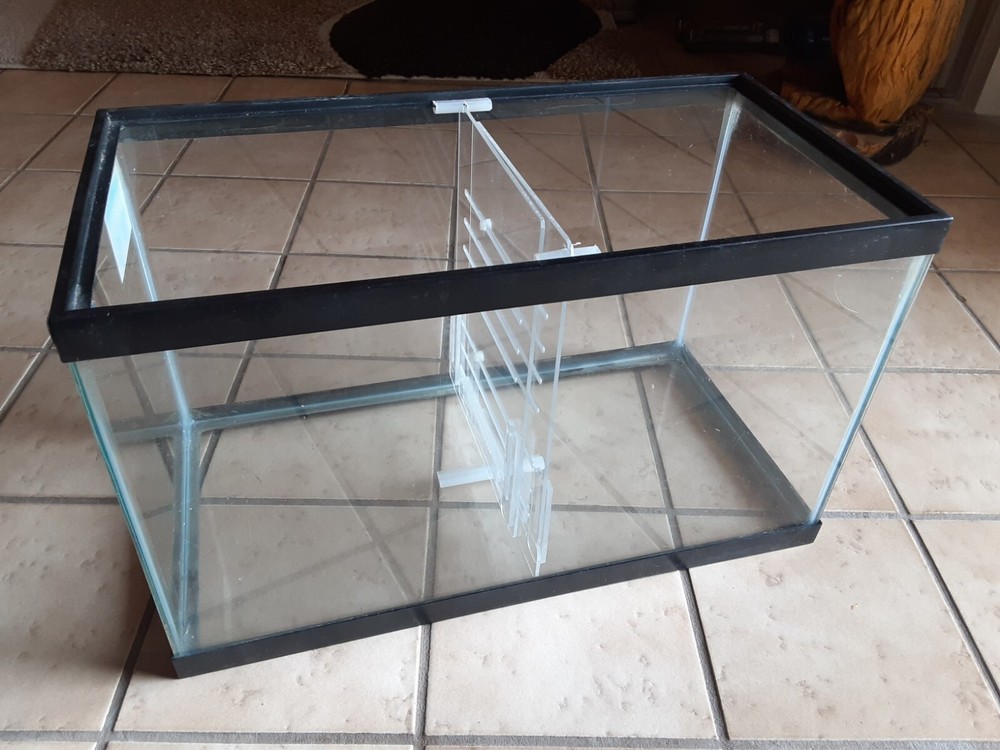 Aquarium Adjustable Divider 10/ Or 20 gal. Long