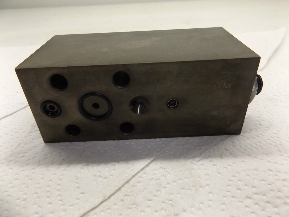 VOLVO 20325635 VALVE