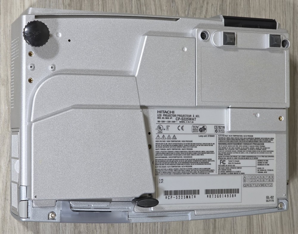 Hitachi CP-S225W Multimedia Mobile LCD Projector (Silver) - TESTED -