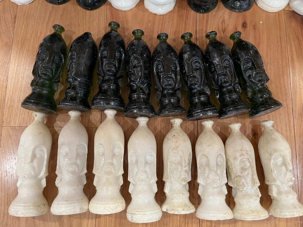 Complete 32-piece Duncan Mold Solid Plastic Chess Set