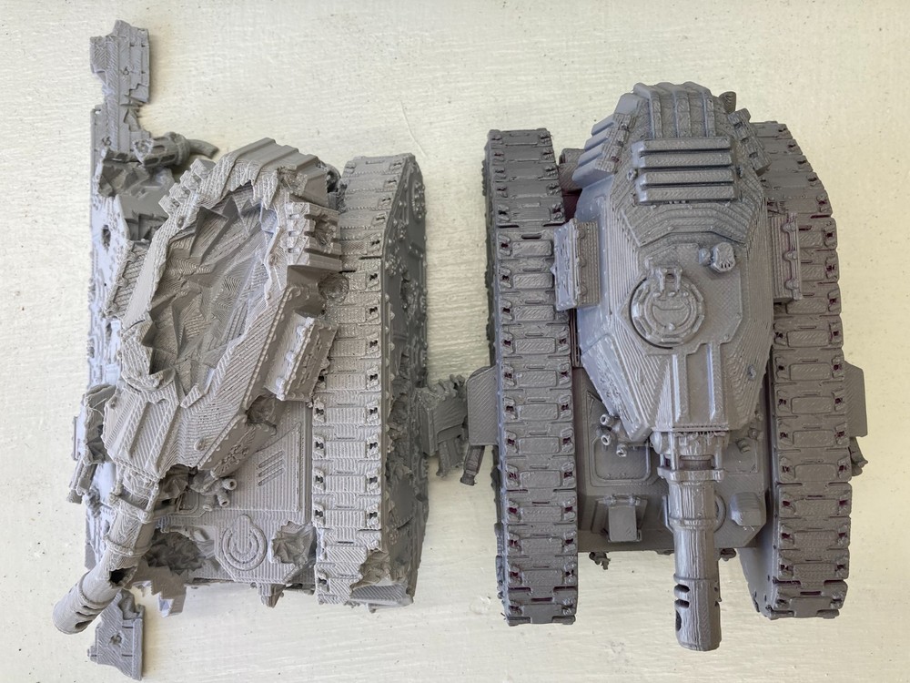 WarHammer 40K Terrain Piece & Imperium Tank