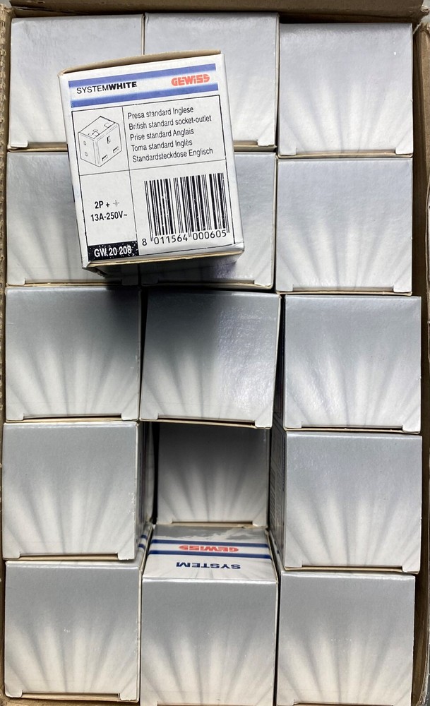 GEWISS GW20208 BRITISH SOCKET-OUTLET 250V ac - 2P+E 13A - 2 MODULES SYSTEM WHITE
