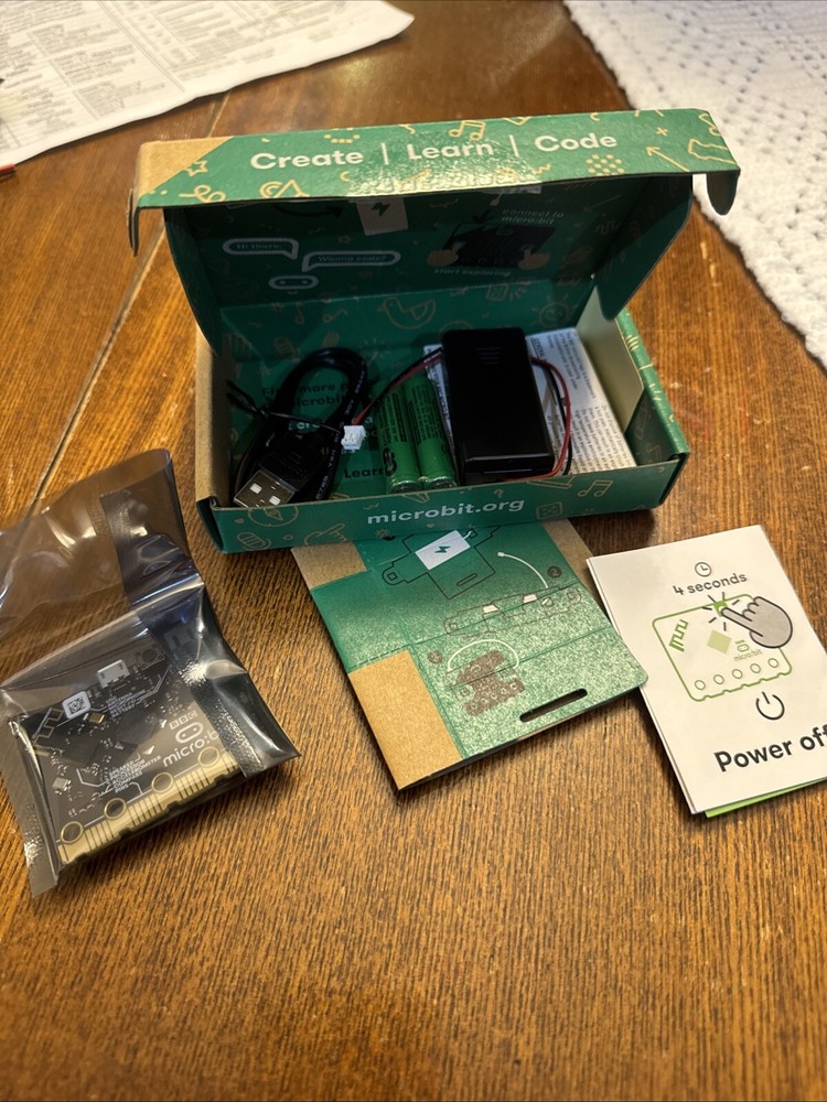 BBC Micro Bit V2.1 Go Kit - Includes micro:bit Board, MicroUSB Cable, and Bat...