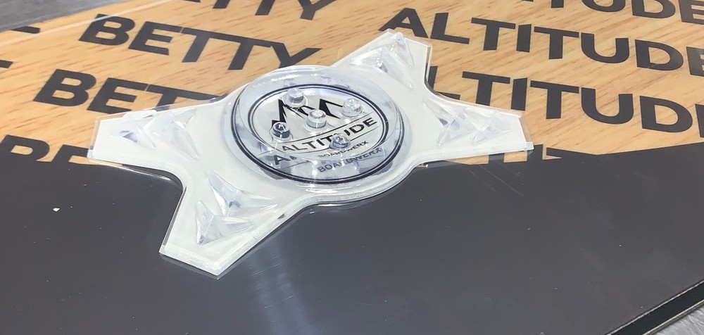 ALTITUDE BOARDWERX "X-SHAPED" SNOWBOARD STOMP PAD (CLEAR) *INCLUDES FREE STICKER
