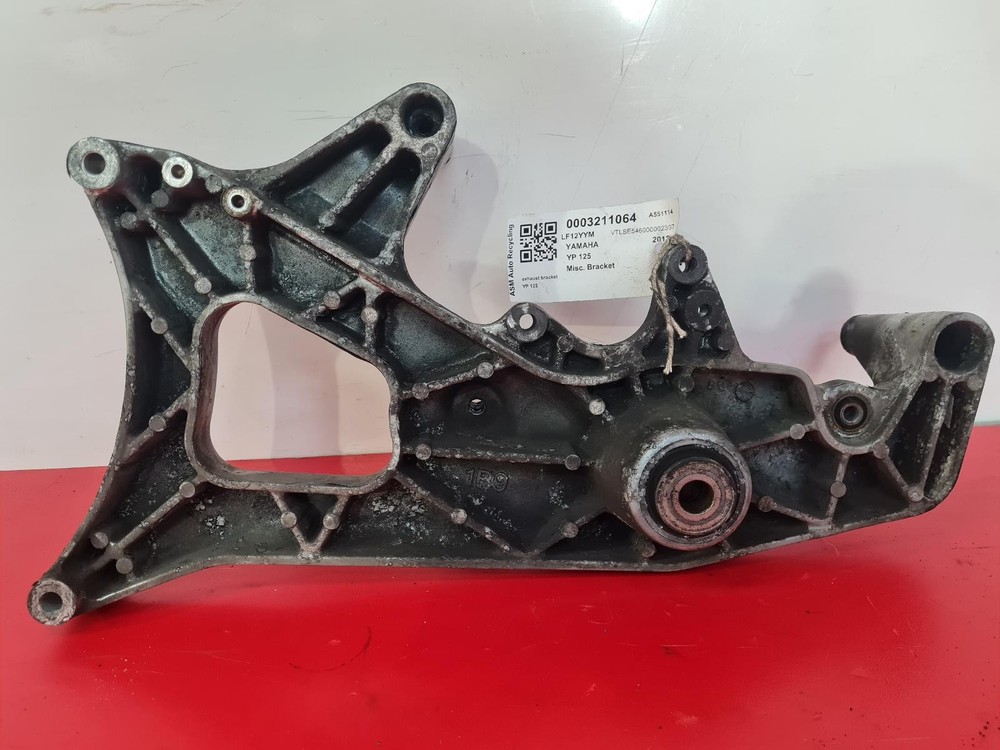 2012 YAMAHA YP 125 EXHAUST BRACKET