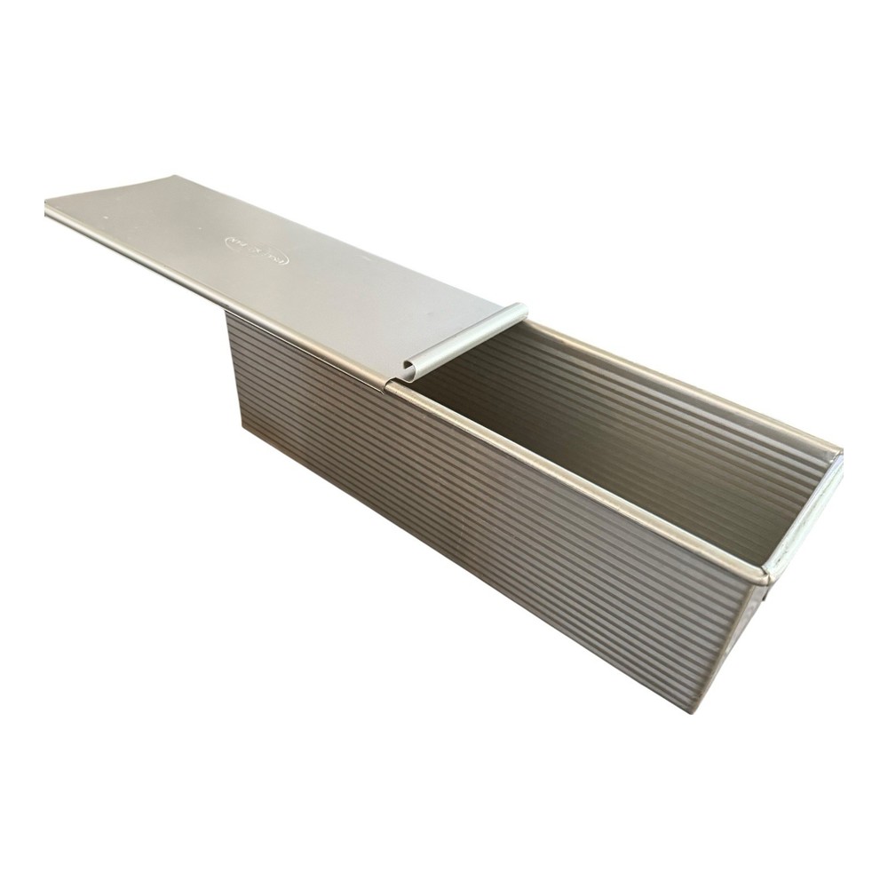 USA Pan Bakeware Pullman Loaf Pan with Cover, 13 x 4 inch, Nonstick & Quick.