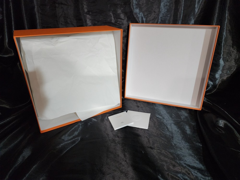 Authentic HERMES Empty Box 14x14x5.5" Number 081 With Booklet