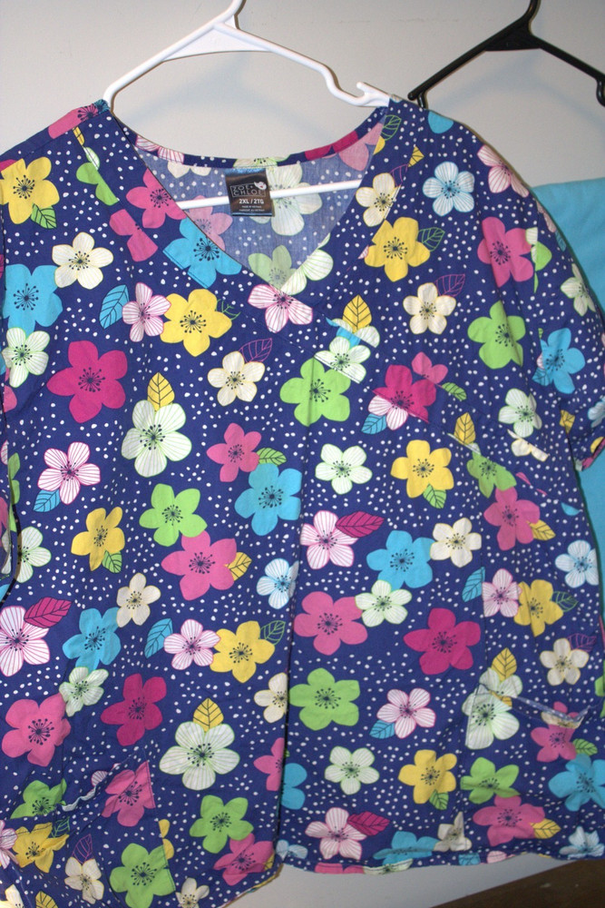 2xl scrub set Floral with light blue drawstring pants scrub set