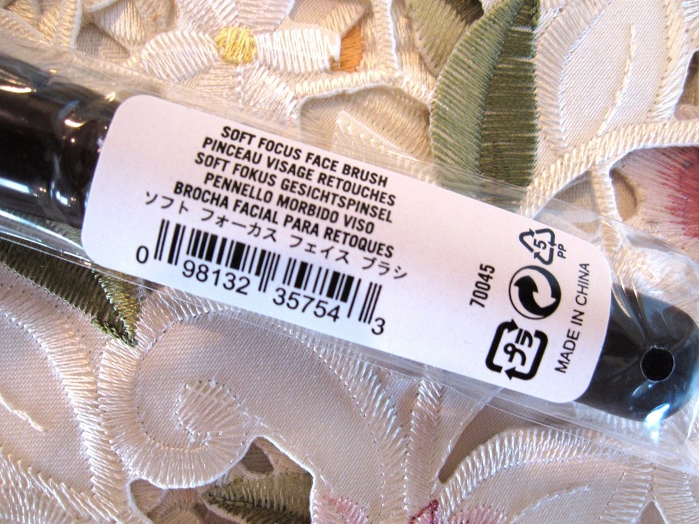 ~BARE ESCENTUALS BareMinerals~SOFT FOCUS FACE BRUSH~ *NEW*
