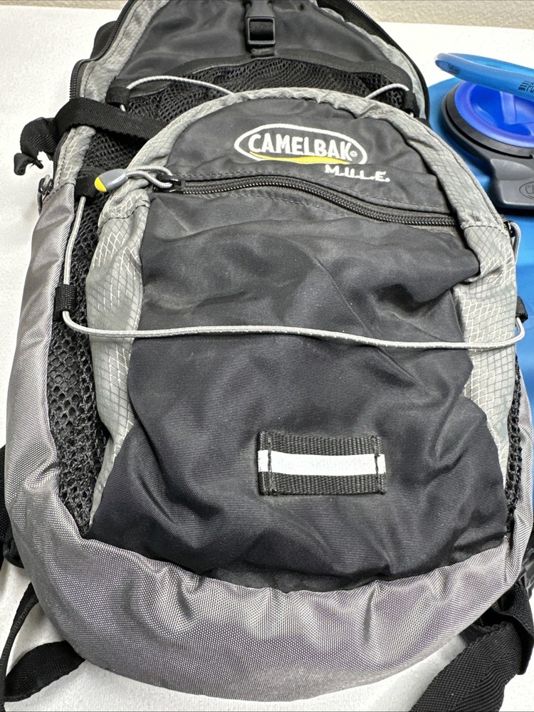 Camelbak M.U.L.E Hydration Backpack Black grey with bladder