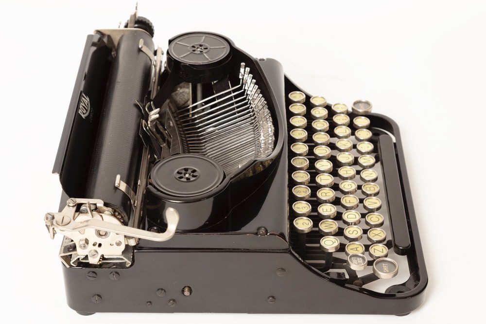 ROYAL JUNIOR "SIGNET" - portable typewriter - EXCELLENT